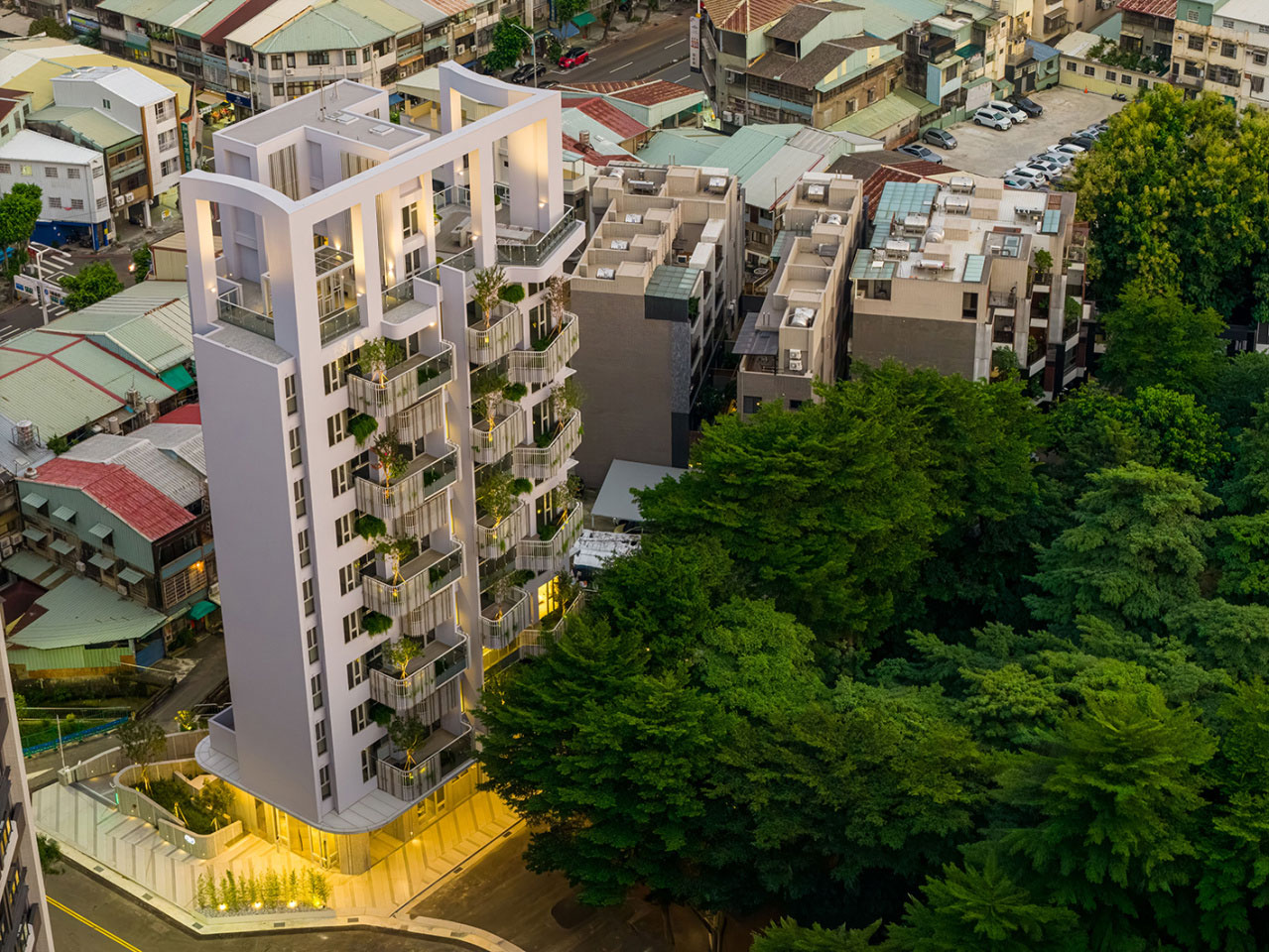 立吉富建設 隱大蘊